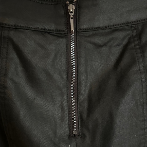 White House Black Market Coated Denim Black Skirt with chain detail Size 8 - Picture 3 of 5